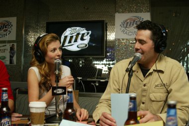 adam carolla radyo programında kayıt canlı