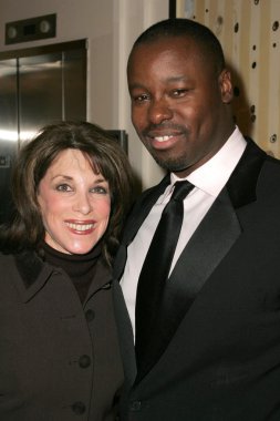 Kate linder ve gibson gibson ürün denize indirmek eğlenti saks Beşinci Cadde ve vanity fair tarafından barındırılan ted, ted. Saks Beşinci Cadde, beverly hills, ca. 03-02-06
