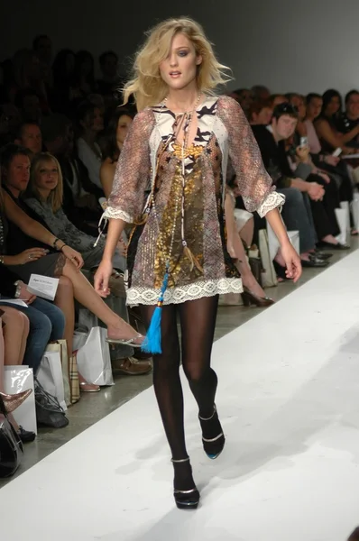 Mercedes-benz fall 2006 l.a. fashion week tag 5 — Stockfoto