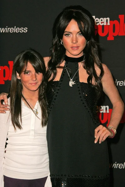 Lindsay Lohan e sua irmã Aliana — Fotografia de Stock