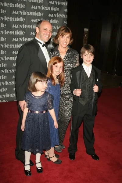 Alexander gould ve aile 14 yıllık movieguide inanç ve değerleri ödül Gala. Beverly hilton hotel, beverly hills, ca. 03-02-06 — Stok fotoğraf