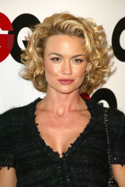 Kelly Carlson