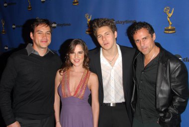 Tyler christopher ve kelly monaco ile scott clifton ve maurice benard