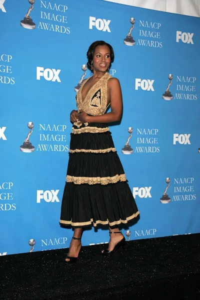 Kerry washington op de 37ste jaarlijkse naacp image awards. grafsteen auditorium, los angeles, ca. 02-25-06 — Stockfoto