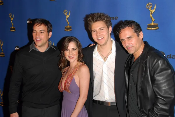 Tyler christopher ve kelly monaco ile scott clifton ve maurice benard