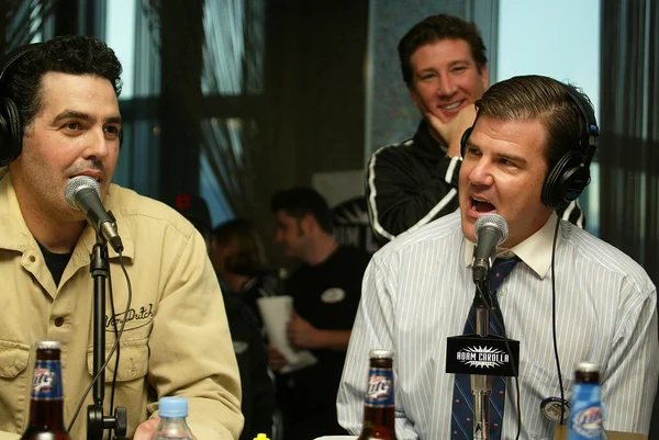 Adam Carolla and Richard Martin at a live taping of the Adam Carolla Radio Show. Ghost Bar, Palms Hotel, Las Vegas, NV. 03-09-06 — Stock Photo, Image