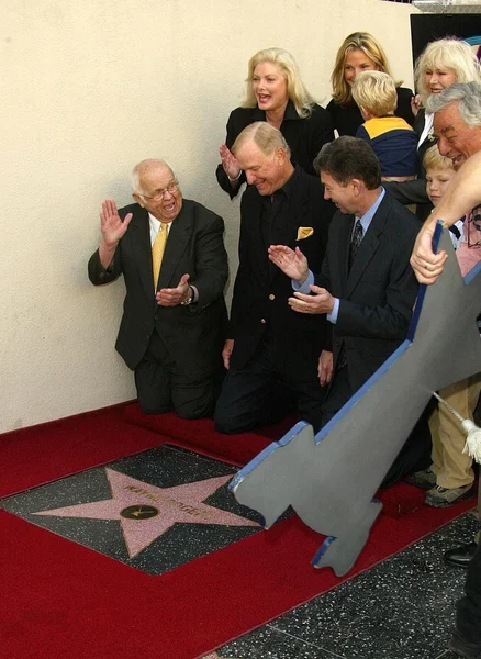 Wayne rogers i peter falk — Zdjęcie stockowe