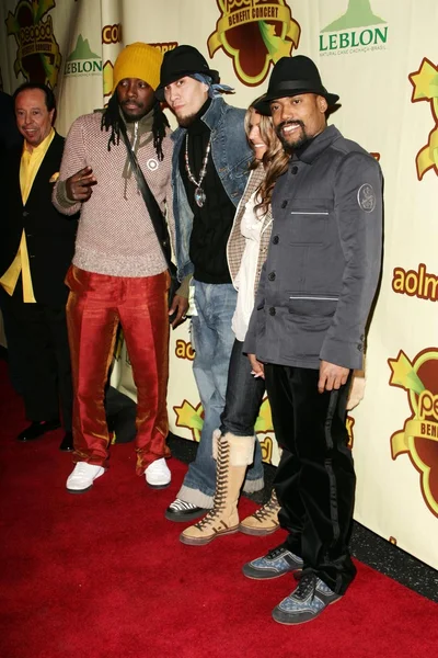 Will I Am and Taboo with Fergie and Apl.de.Ap. – stockfoto