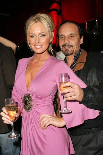 Katie lohmann's 2006 mayo takvim serbest parti