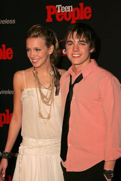 Katie cassidy και jesse mccartney στο έφηβος το 4ο Ετήσιο καλλιτεχνών του κόμμα έτος, στοιχείο, hollywood, ca, 22-11-05 — Φωτογραφία Αρχείου