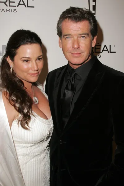 Keely Shaye Smith and Pierce Brosnan at the Weinstein .Glamour Magazine Golden Globe After Party, Trader Vics, Beverly Hills, CA 01-16-06 — Stock Photo, Image