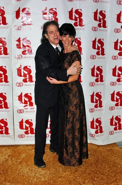 Richard Lewis y Jennifer Love Hewitt — Foto de Stock