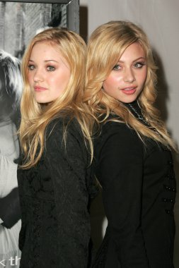 Alyson Michalka, Amanda Michalka