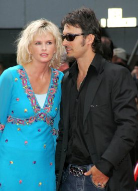 Kylie bax ve spiros poros