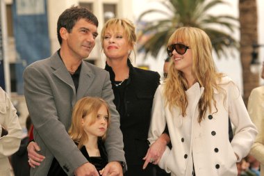 Antonio Banderas, Melanie Griffith, Stella Banderas, Dakota Johnson