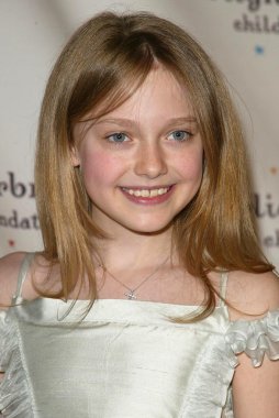 Dakota fanning onurlandıran bir yıldız gece gala