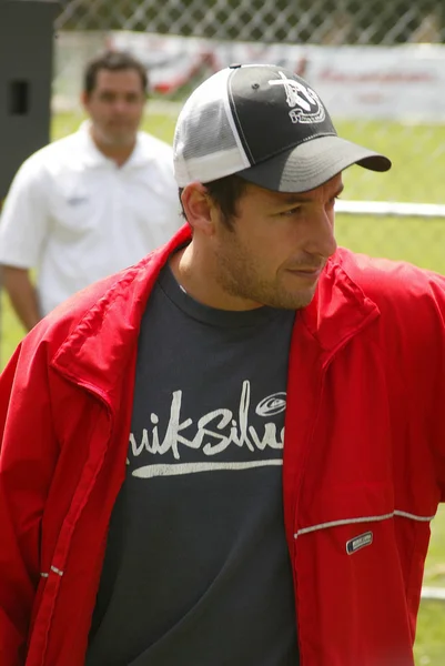 Adam Sandler at a day with The Benchwarmers. Sunset Canyon Recreation Center, Los Angeles, CA. 04-02-06 — Stock Photo, Image