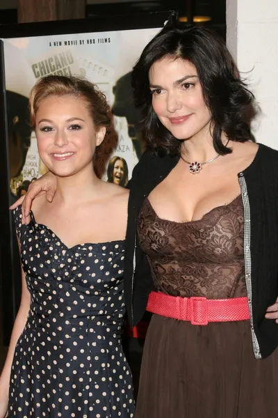 Alexa Vega and Laura Harring at the premiere of Walkout. The Cinerama Dome, Hollywood, CA. 03-14-06 — Stock Photo, Image