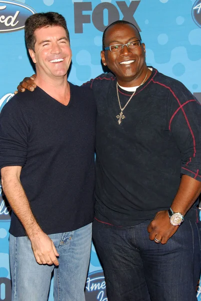 Simon Cowell ja Randy Jackson — kuvapankkivalokuva