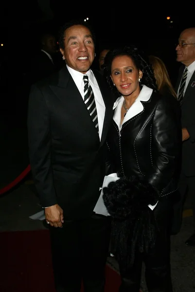 Smokey Robinson and wife Frances — Stock Photo, Image