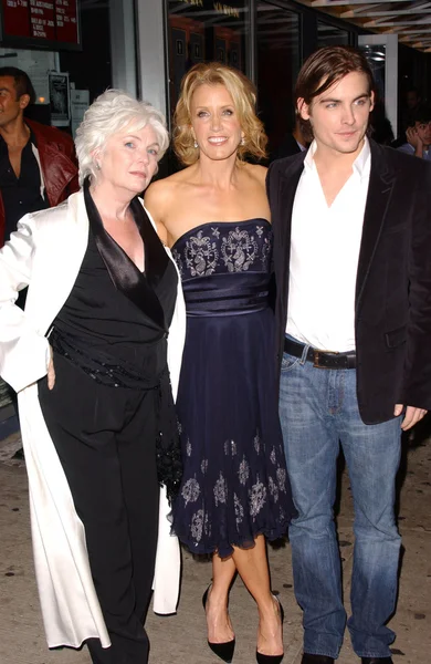 Fionnula Flanagan com Felicity Huffman e Kevin Zegers — Fotografia de Stock