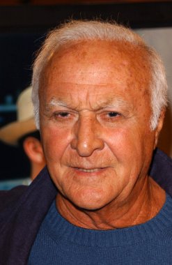 Robert Loggia