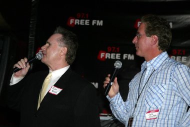 adam carolla gösteri denize indirmek eğlenti