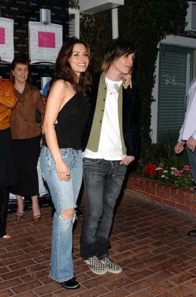 Sarah Shahi et Katherine Moennig — Photo