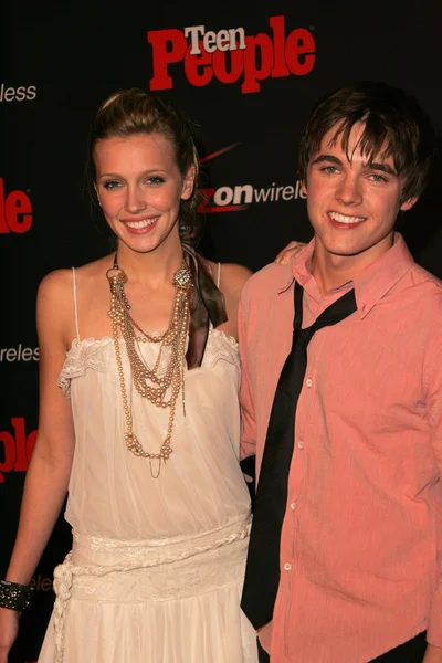 Katie Cassidy and Jesse McCartney at the Teen 4th Annual Artists of the Year Party, Element, Hollywood, CA 11-22-05 — Stock Photo, Image