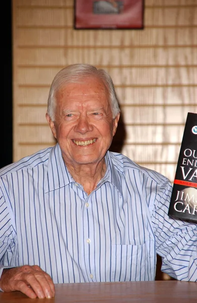 Puheenjohtaja Jimmy Carter Book Allekirjoitus — kuvapankkivalokuva