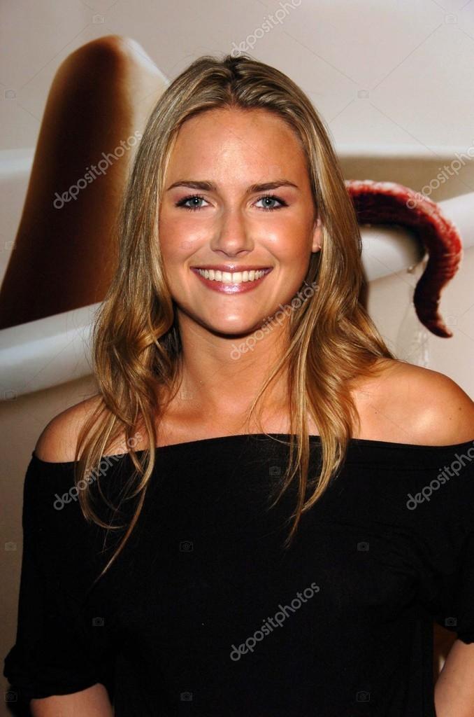 Tania Saulnier – Stock Editorial Photo © s_bukley #16573659