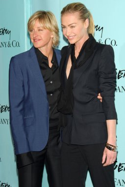 Tiffany ve co frank gehry premiere koleksiyonu başlatılmasına yardımcı