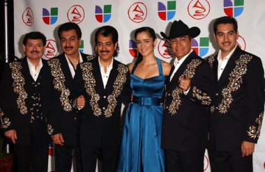 Julieta venegas ve los tigres del norte