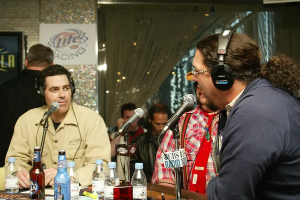 adam carolla ve penn jillette adlı adam carolla radyo programında canlı bir bantla. Hayalet bar, palms hotel, las vegas, nv. 03-09-06