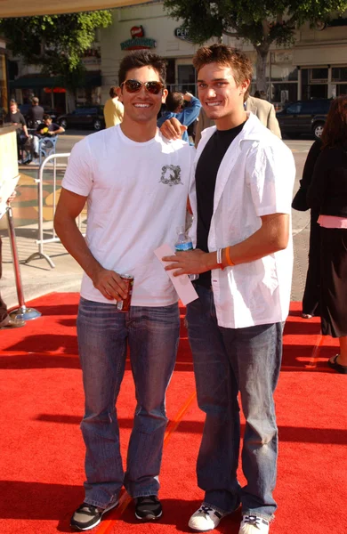 Tyler Hoechlin and Tanner Hoechlin — Stock Photo, Image