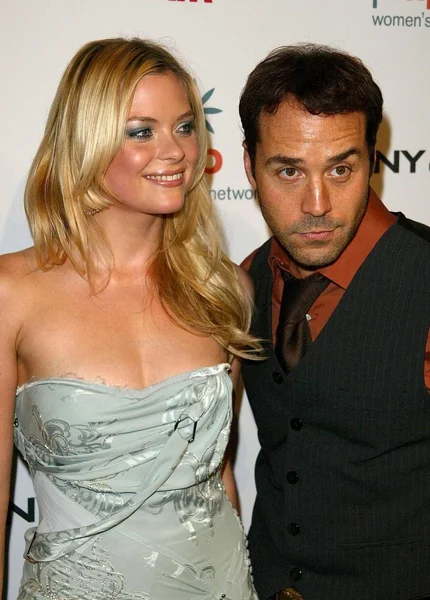 Jaime King und Jeremy Piven — Stockfoto