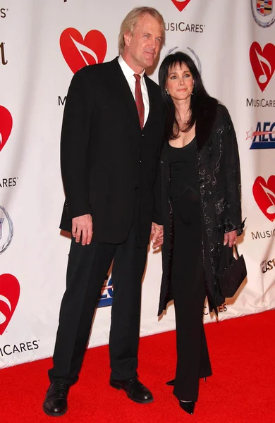 John Tesh y Connie Sellecca — Foto de Stock