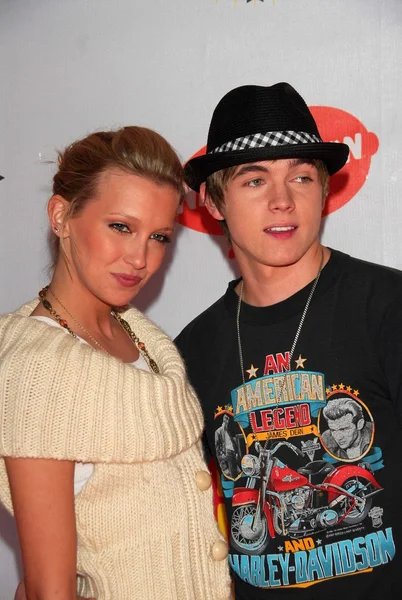 Katie cassidy ve jesse mccartney nickelodeons 19 yıllık kids choice Ödülleri. Pauley pavilion, westwood, ca. 04-01-06