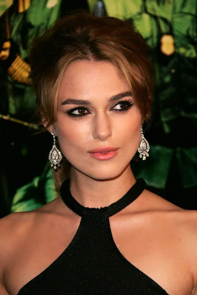 Keira Knightley at the premiere of Domino, Graumans Chinese Theatre, Hollywood, CA 10-11-05 — Stock Photo, Image