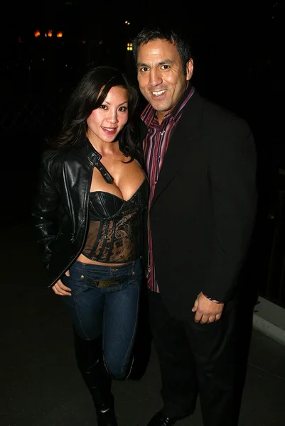 Katherine Thom e Leo Quinones na festa de lançamento do Adam Carolla Show. Highlands, Hollywood, CA. 01-12-06 — Fotografia de Stock