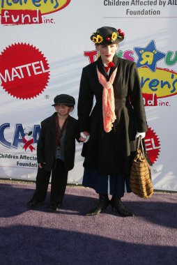 12 yıllık rüya halloween bağış toplama etkinliği