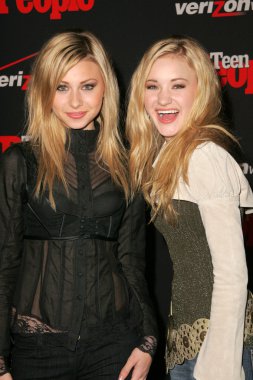 Alyson Michalka, Amanda Michalka