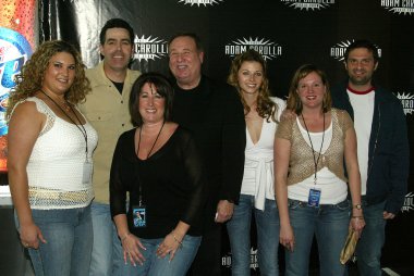 adam carolla ve adam carolla radyo programında konukları karşılamak ve selamlıyorum. Hayalet bar, palms hotel, las vegas, nv. 03-09-06