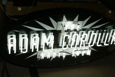 adam carolla radyo programında kayıt canlı