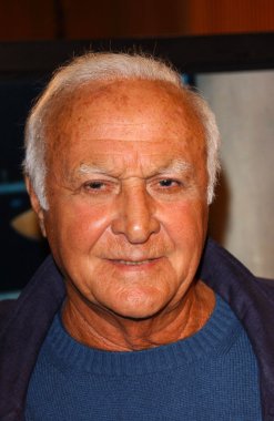 Robert Loggia