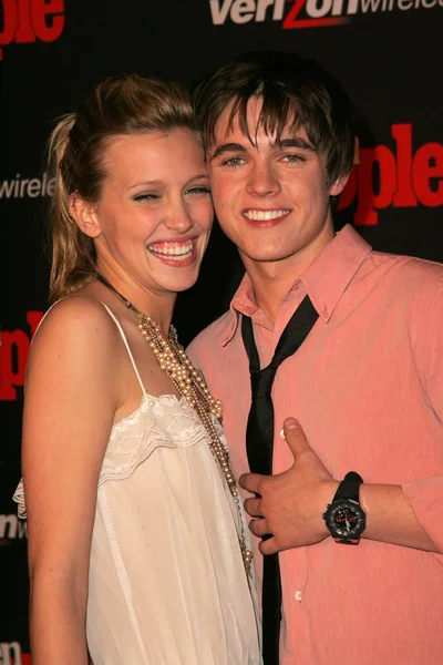 Katie cassidy και jesse mccartney στο έφηβος το 4ο Ετήσιο καλλιτεχνών του κόμμα έτος, στοιχείο, hollywood, ca, 22-11-05 — Φωτογραφία Αρχείου