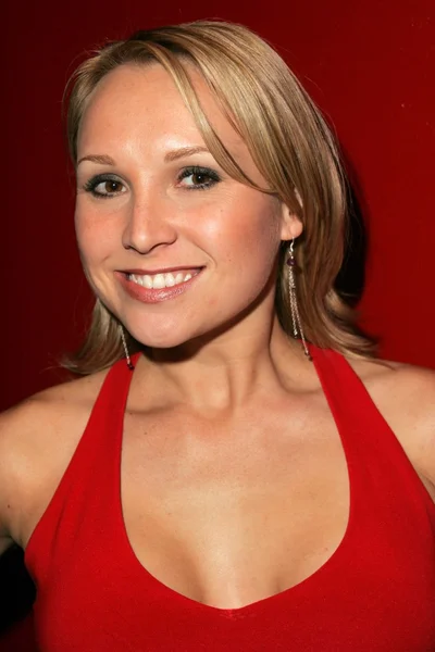 Alana Curry wears earrings by Fileena at the 1st Annual Holiday Hooters Concert benefitting the Haven Hills Battered Women and Childrens Shelter, Xes, Hollywood, CA 12-07-05 — Stock Photo, Image