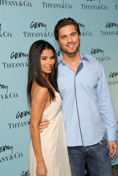 Roselyn sanchez i eric winter — Zdjęcie stockowe