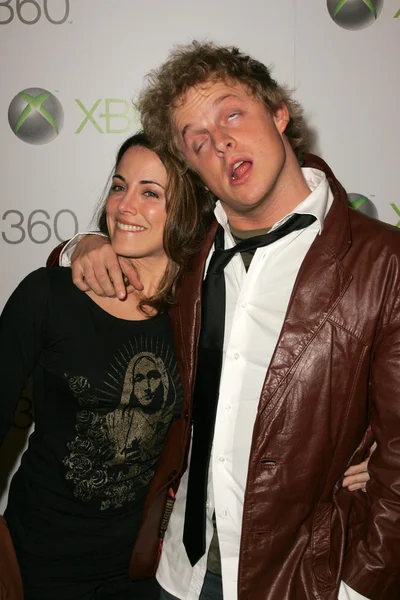 Alanna Ubach e Skyler Stone na festa de lançamento do Xbox 360. Residência Privada, Beverly Hills, CA. 11-16-05 — Fotografia de Stock