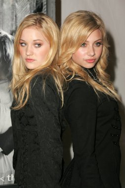 Alyson Michalka, Amanda Michalka